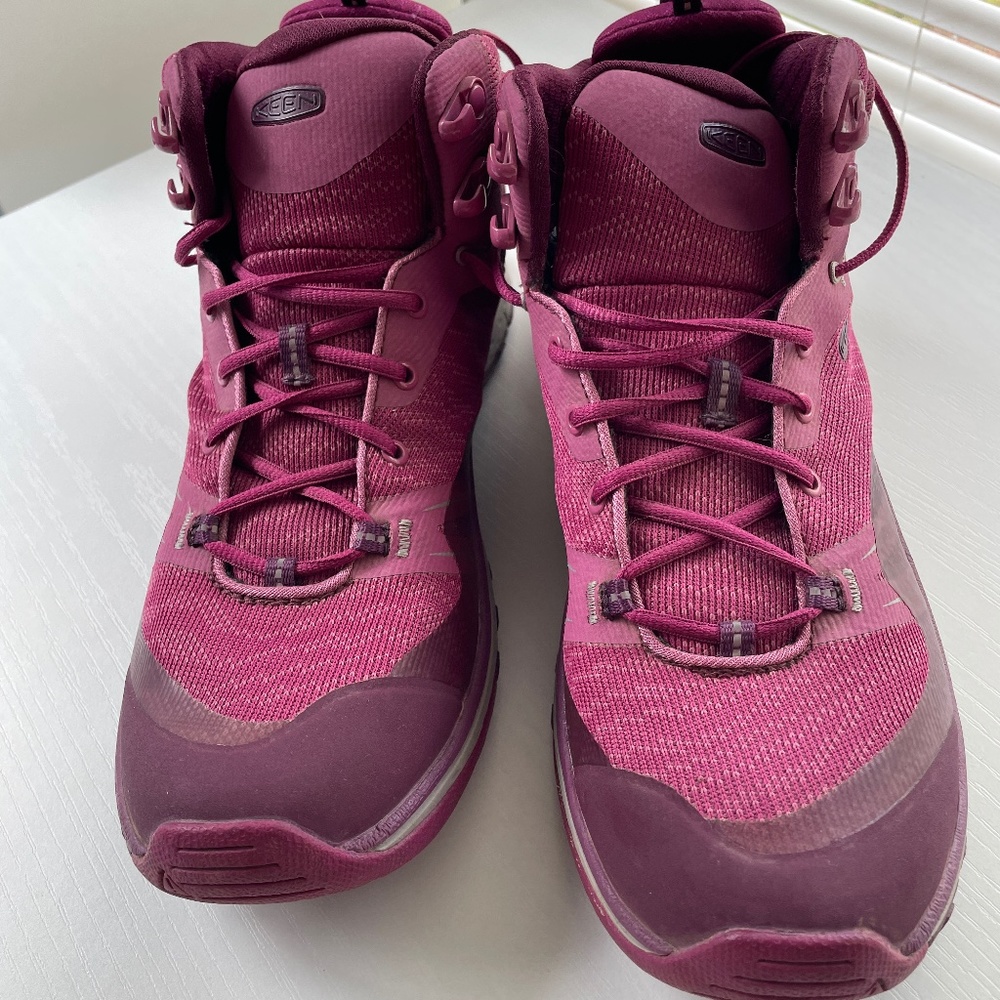Keen Women's Athletic Shoes in Burgundy